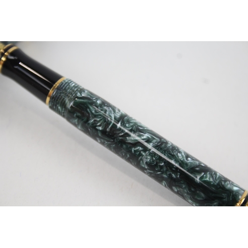 545 - Parker Duofold Green Resin Fountain Pen w/ 18ct Gold Nib WRITING