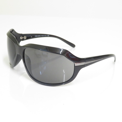 463 - 6 x Designer Sunglasses including Prada / Versace / Guess / Karen Millen / Tommy Hilfiger