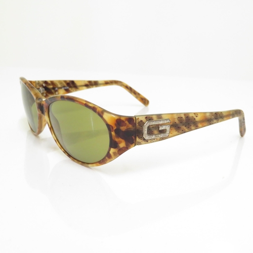 469 - 6 x Designer Sunglasses including  Jessica Simpson / Calvin Klein / Oakley / DKNY / Guess / Dolce & ... 