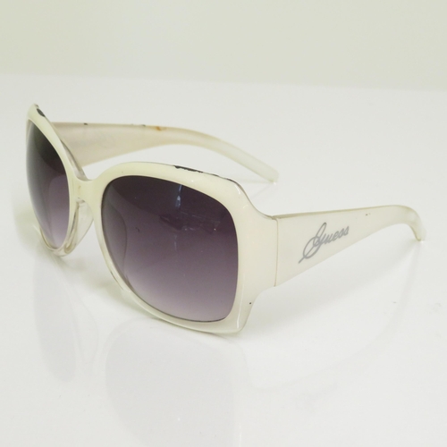 470 - 6 x Designer Sunglasses including  Guess / Gucci / Timberland / Calvin Klein