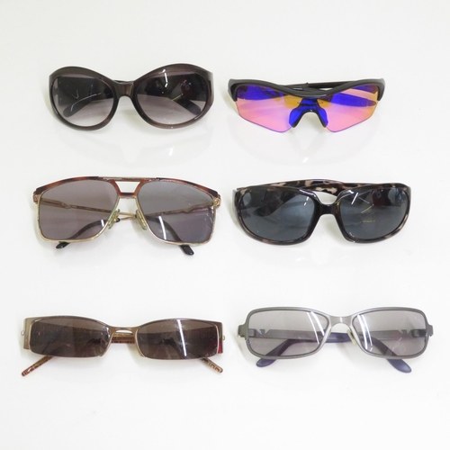 472 - 6 x Designer Sunglasses including Karen Millen / Oakley / Givenchy / Emporio Armani / Ferrari