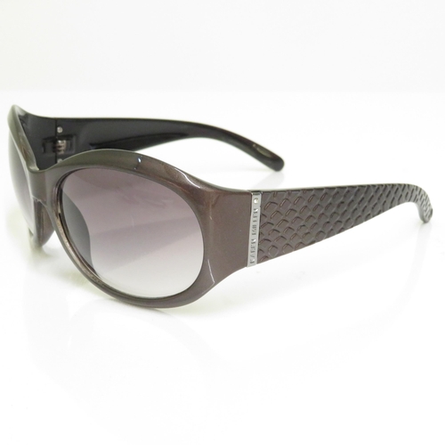 472 - 6 x Designer Sunglasses including Karen Millen / Oakley / Givenchy / Emporio Armani / Ferrari