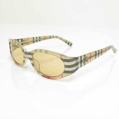 475 - 6 x Designer Sunglasses including Oakley / Guess / Burberry / Emporio Armani / Fossil