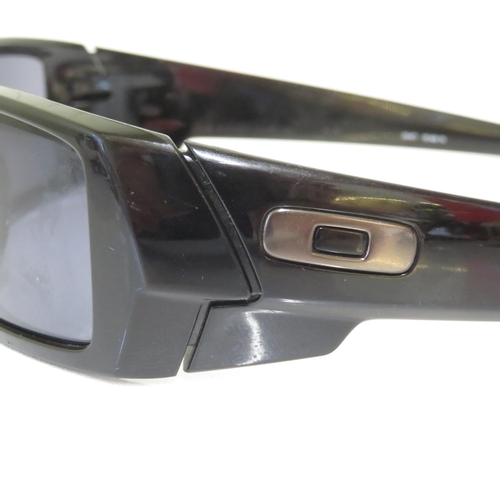 475 - 6 x Designer Sunglasses including Oakley / Guess / Burberry / Emporio Armani / Fossil