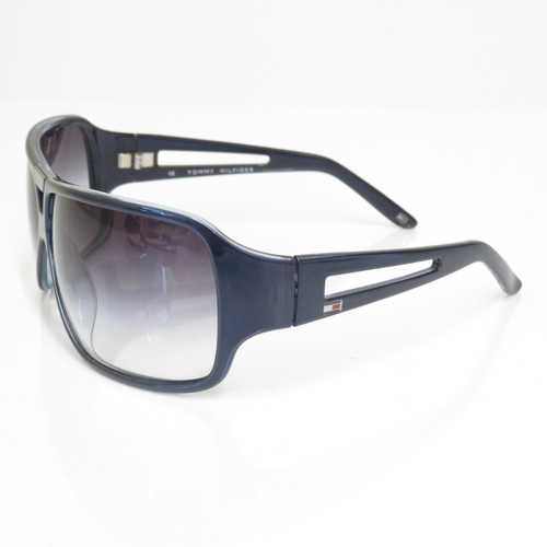 476 - 6 x Designer Sunglasses including Tommy Hilfiger / Louis Vuitton / Ted Baker / Superdry / Calvin Kle... 