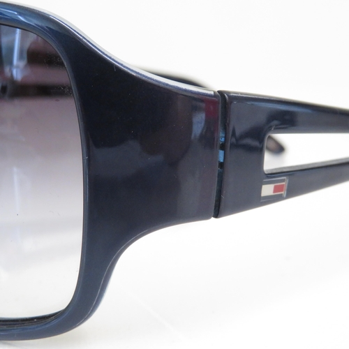 476 - 6 x Designer Sunglasses including Tommy Hilfiger / Louis Vuitton / Ted Baker / Superdry / Calvin Kle... 