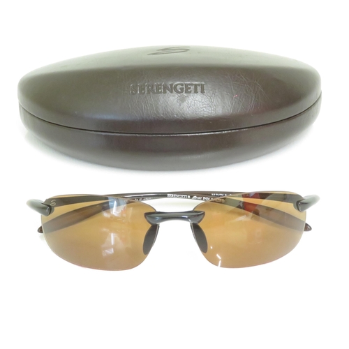 477 - 4 x Designer Sunglasses including Bruce Oldfield / Tom Ford / Roberto Martin / Serengeti - All with ... 