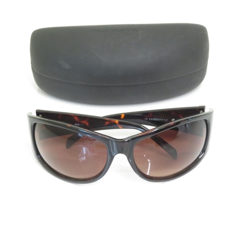 477 - 4 x Designer Sunglasses including Bruce Oldfield / Tom Ford / Roberto Martin / Serengeti - All with ... 