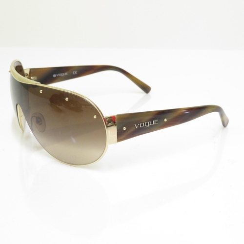 485 - 8 x Designer Sunglasses including Rag & Bone / Vogue / Fabris Lane / Superdry / Omega