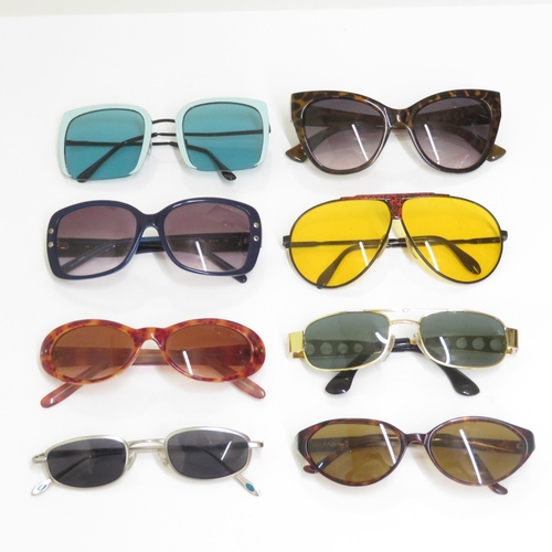 487 - 8 x Designer Sunglasses including AJ Morgan / Foster Grant / Karl Lagerfield / Coyote