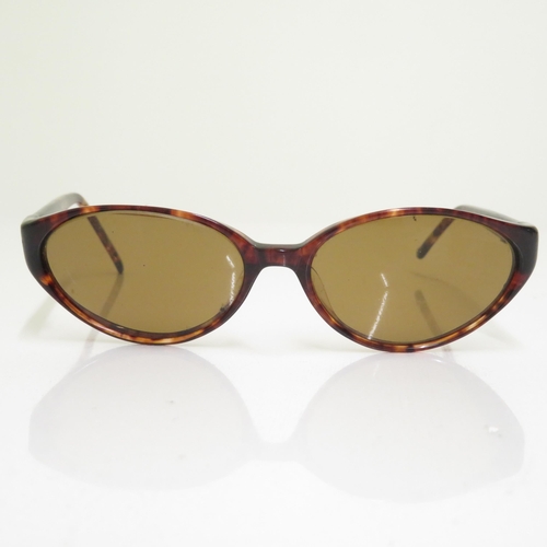 487 - 8 x Designer Sunglasses including AJ Morgan / Foster Grant / Karl Lagerfield / Coyote