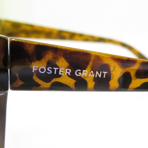 487 - 8 x Designer Sunglasses including AJ Morgan / Foster Grant / Karl Lagerfield / Coyote