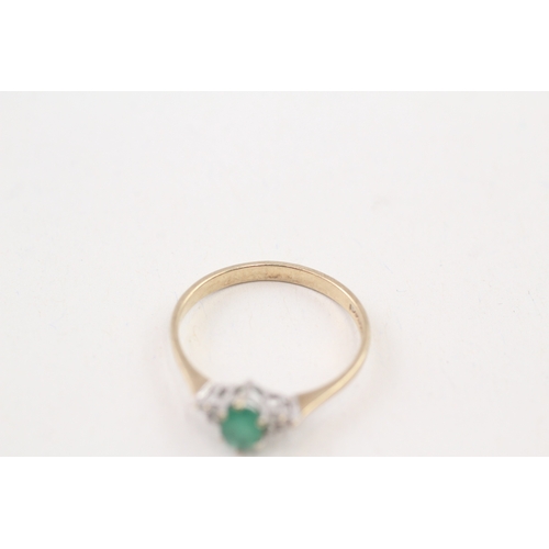 121 - 9ct gold vintage chrysoprase & diamond dress ring, claw set (1.5g) Size  P