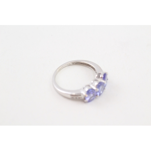 124 - 9ct gold oval cut tanzanite & diamond dress ring (2.5g) Size  N 1/2