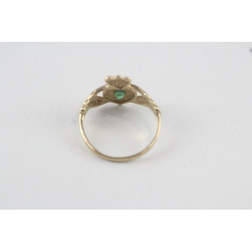 15 - 9ct gold emerald claddagh ring (1.9g) Size  M