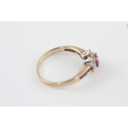 16 - 9ct gold diamond & ruby cluster ring (2.5g) Size  O