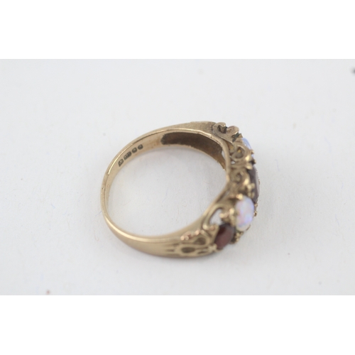 17 - 9ct gold vintage garnet & opal graduated five stone ring (3.2g) Size  Q