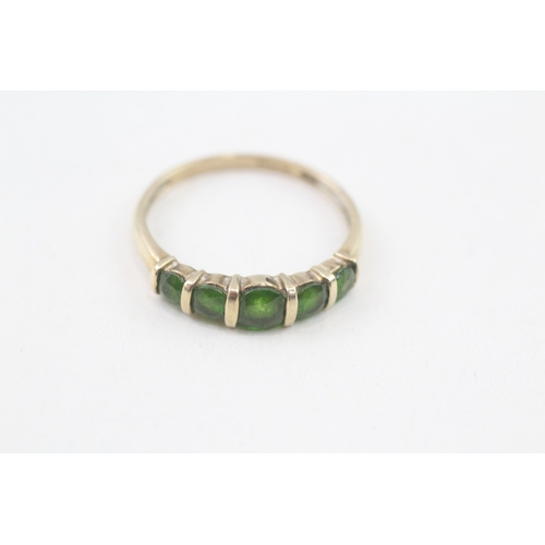 237 - 9ct gold diopside five stone ring (2g) Size  V