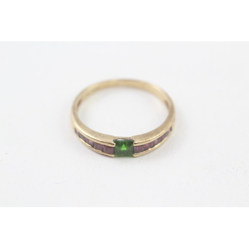 238 - 9ct gold diopside & garnet dress ring (2.2g) Size  R