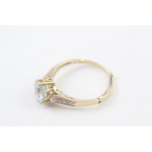 239 - 9ct gold topaz single stone ring with diamond set shoulders (2.6g) Size  W