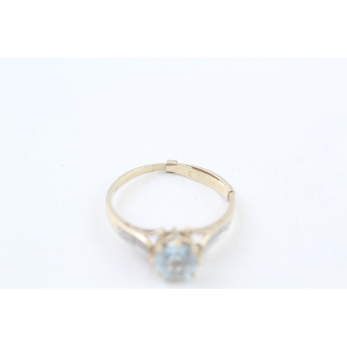 239 - 9ct gold topaz single stone ring with diamond set shoulders (2.6g) Size  W