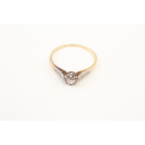 247 - 18ct gold & platinum diamond single stone ring with diamond set shoulders (1.6g) Size  M 1/2