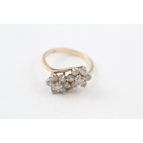 249 - 9ct gold cubic zirconia floral toi et moi ring (3g) Size  M