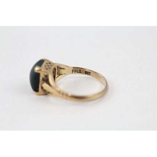 25 - 9ct gold antique faux bloodstone single stone ring with split shank (2.9g) Size  N