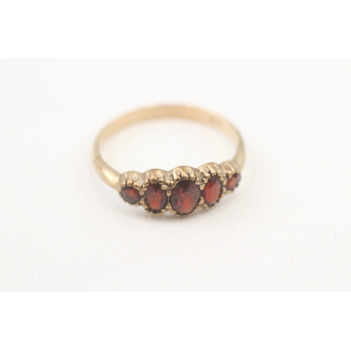 256 - 9ct gold antique garnet five stone ring (2.3g) Size  U