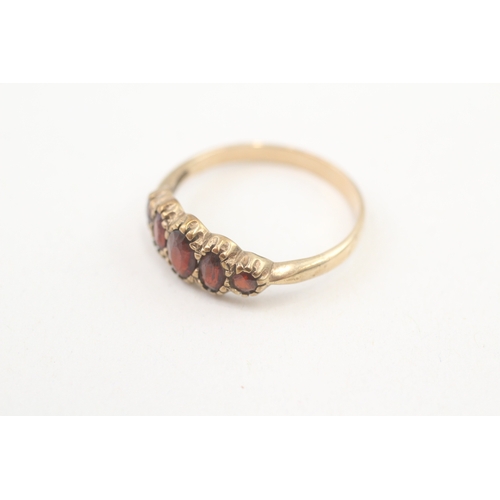 256 - 9ct gold antique garnet five stone ring (2.3g) Size  U