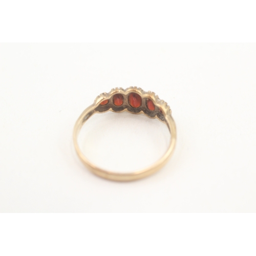 256 - 9ct gold antique garnet five stone ring (2.3g) Size  U