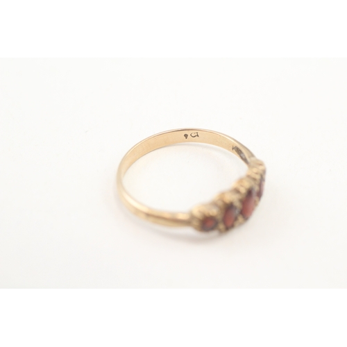 256 - 9ct gold antique garnet five stone ring (2.3g) Size  U