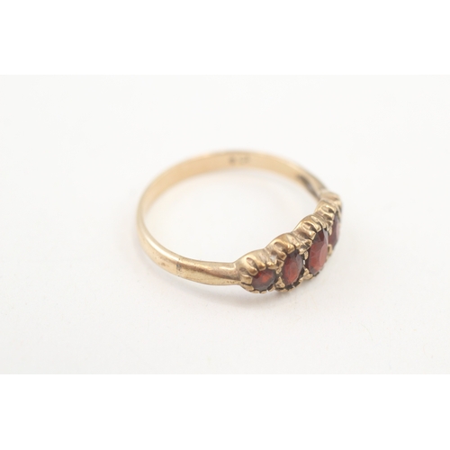 256 - 9ct gold antique garnet five stone ring (2.3g) Size  U