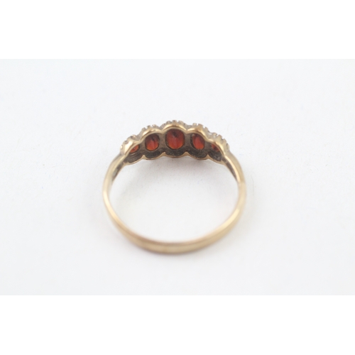 256 - 9ct gold antique garnet five stone ring (2.3g) Size  U