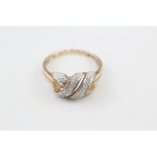 257 - 9ct gold diamond knot ring (2.2g) Size  P