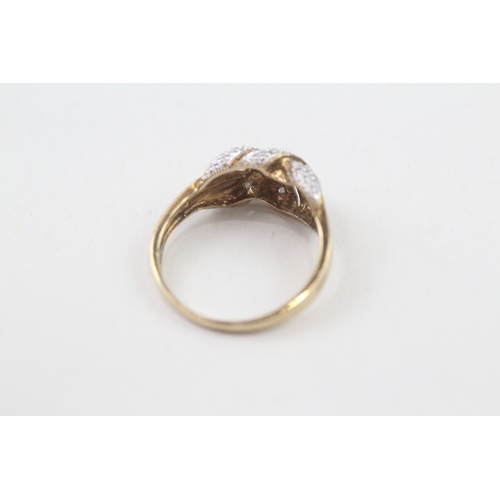 257 - 9ct gold diamond knot ring (2.2g) Size  P