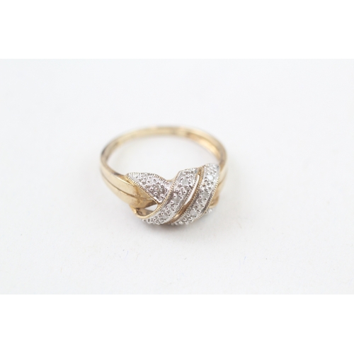 257 - 9ct gold diamond knot ring (2.2g) Size  P