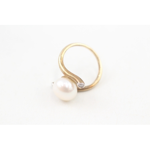 261 - 9ct gold diamond & cultured pearl dress ring (3.2g) Size  N