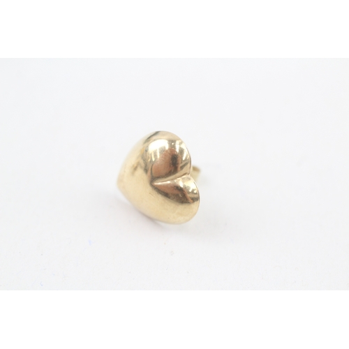 267 - 9ct gold heart stud earrings (1.7g) Size  N