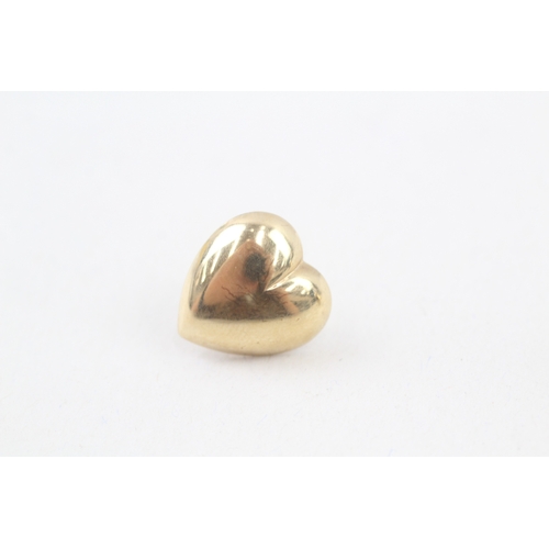 267 - 9ct gold heart stud earrings (1.7g) Size  N