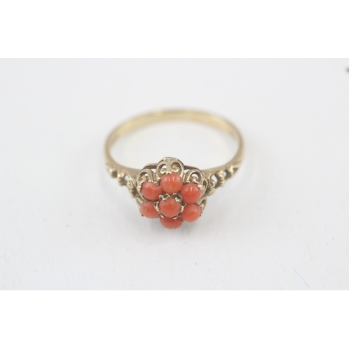 27 - 9ct gold coral floral cluster ring (1.6g) Size  M 1/2