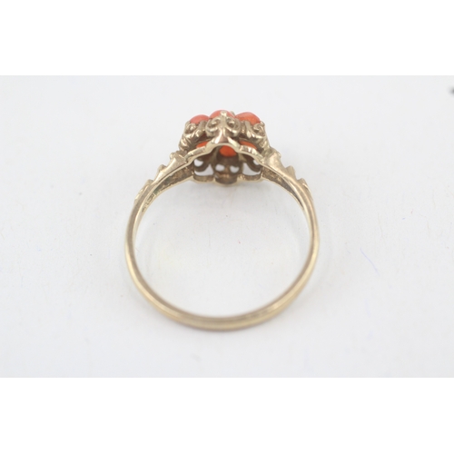 27 - 9ct gold coral floral cluster ring (1.6g) Size  M 1/2