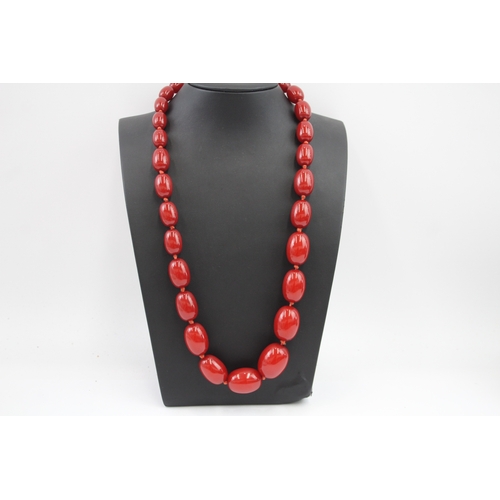 304 - Bakelite graduated necklace individually knotted (105g)