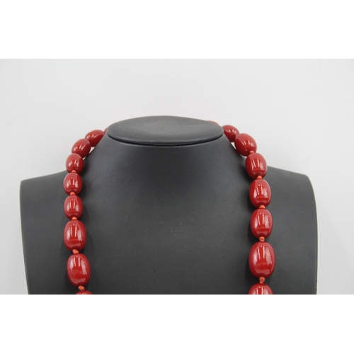 304 - Bakelite graduated necklace individually knotted (105g)