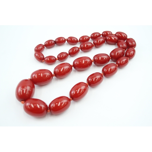 304 - Bakelite graduated necklace individually knotted (105g)