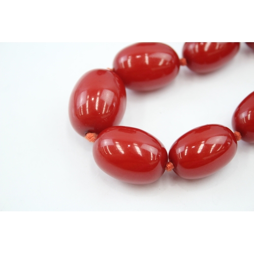 304 - Bakelite graduated necklace individually knotted (105g)