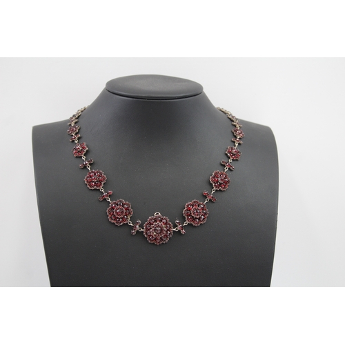 305 - Antique Bohemian Garnet necklace (27g)