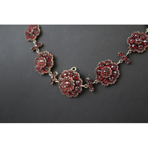 305 - Antique Bohemian Garnet necklace (27g)