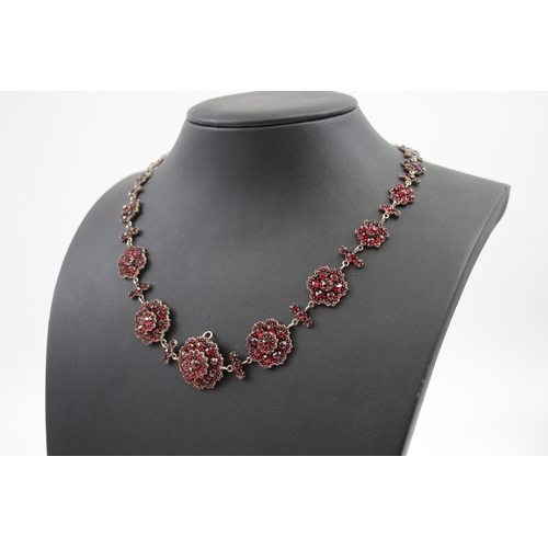 305 - Antique Bohemian Garnet necklace (27g)