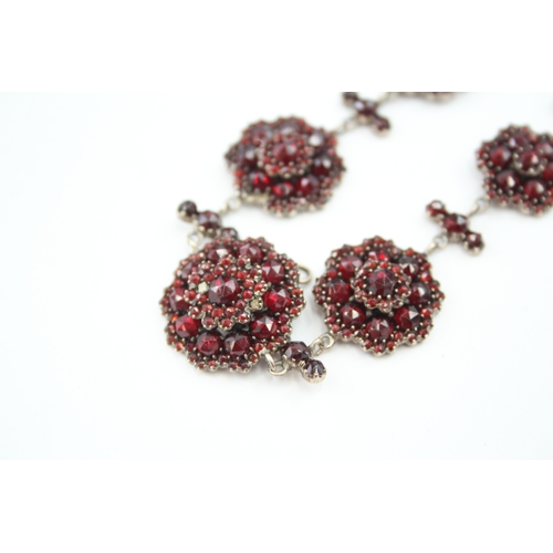 305 - Antique Bohemian Garnet necklace (27g)